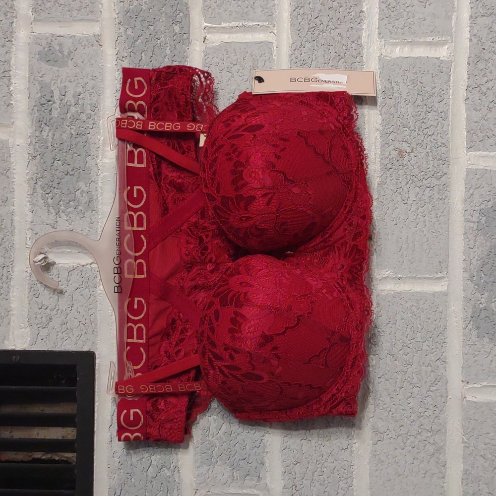 NEW BCBGeneration 2 Piece Set All About Lace Push-up Bra and Panties Size 34B